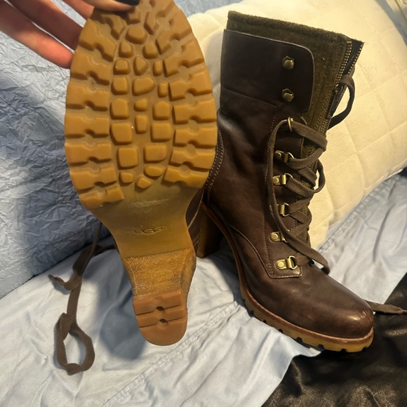 UGG Lace up Combat ankle boots / block heels. Brown leather. Size 10 - Picture 4 of 4